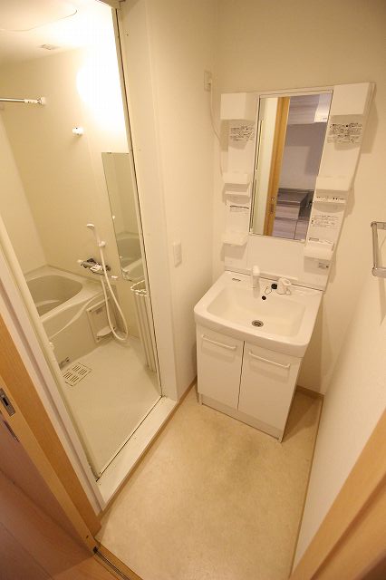 洗面設備　別の部屋の写真です
