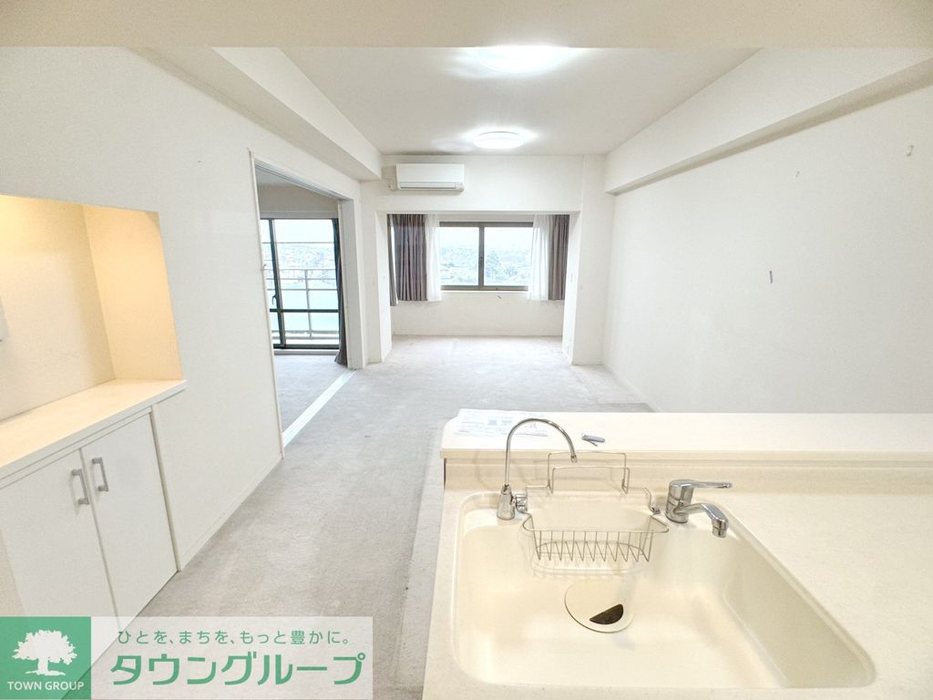 ニューシティ東戸塚パークヒルズK棟の居間写真