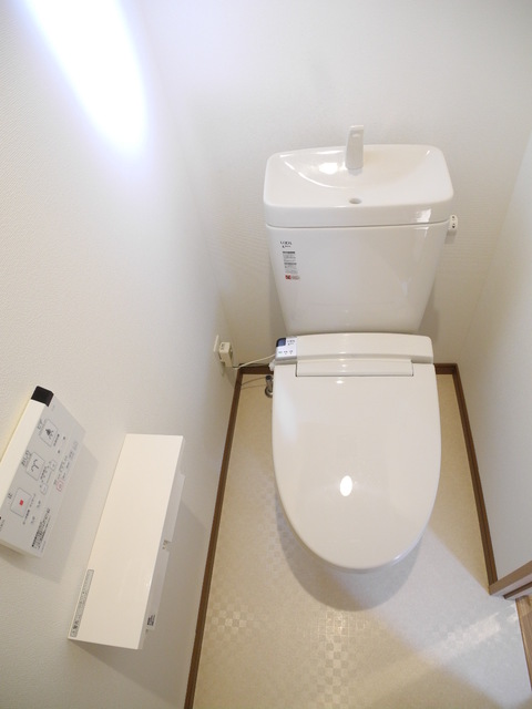 トイレ　※同物件別階のお写真です。
