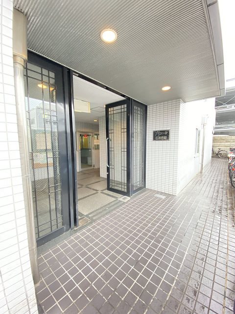 エントランス　清潔なエントランスです