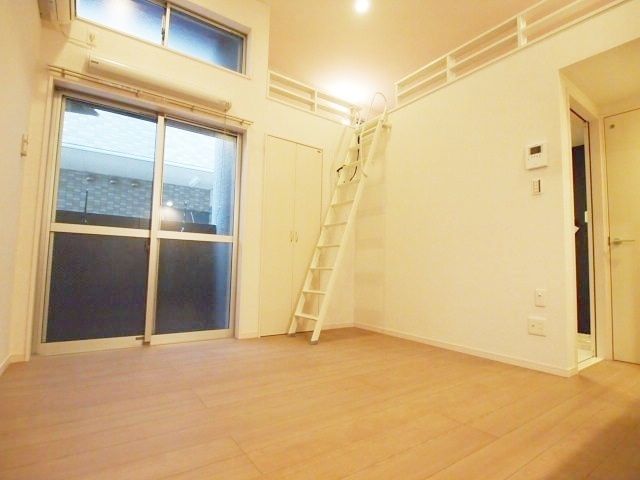 アストン大成の居間写真