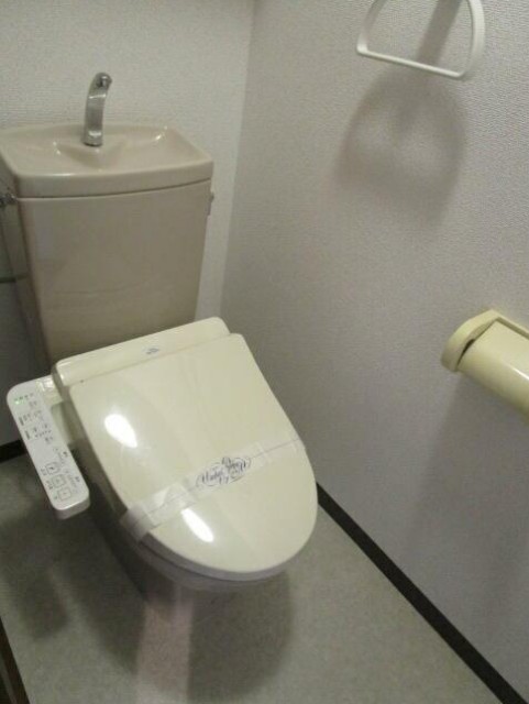 ＪＲ山手線 大塚駅 徒歩9分 5階建 築29年のトイレ写真