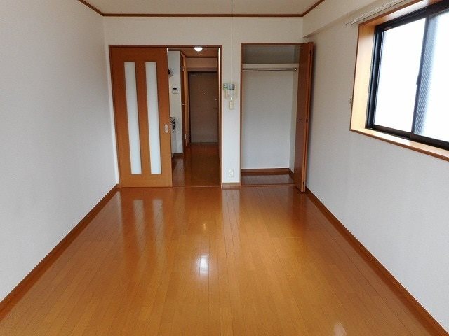 京王線 飛田給駅 徒歩9分 6階建 築20年の居間写真