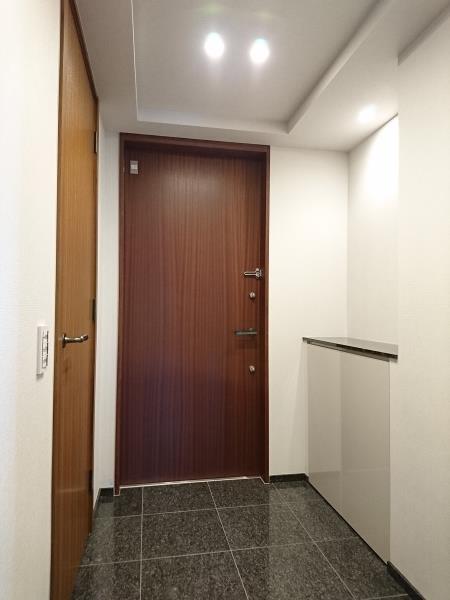 玄関　収納もある玄関です