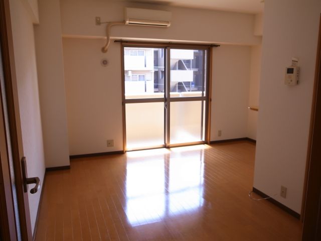 その他設備　ＬＤＫ１２帖は南向きで日当たり良好