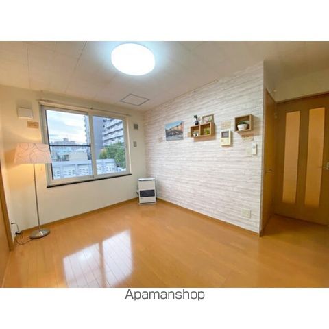 アヴァンティ北円山の居間写真