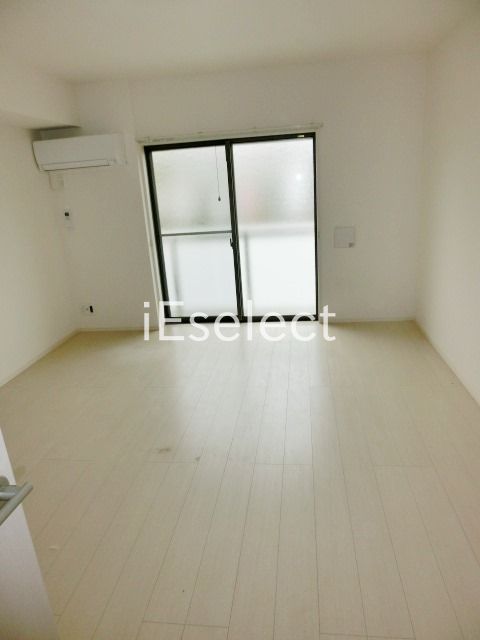 居室・リビング　家具家電をおいてもゆとりのあるお部屋です