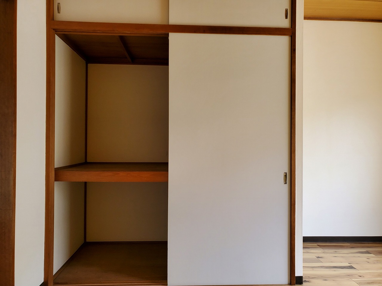 収納　奥行きもたっぷりとある収納になります。