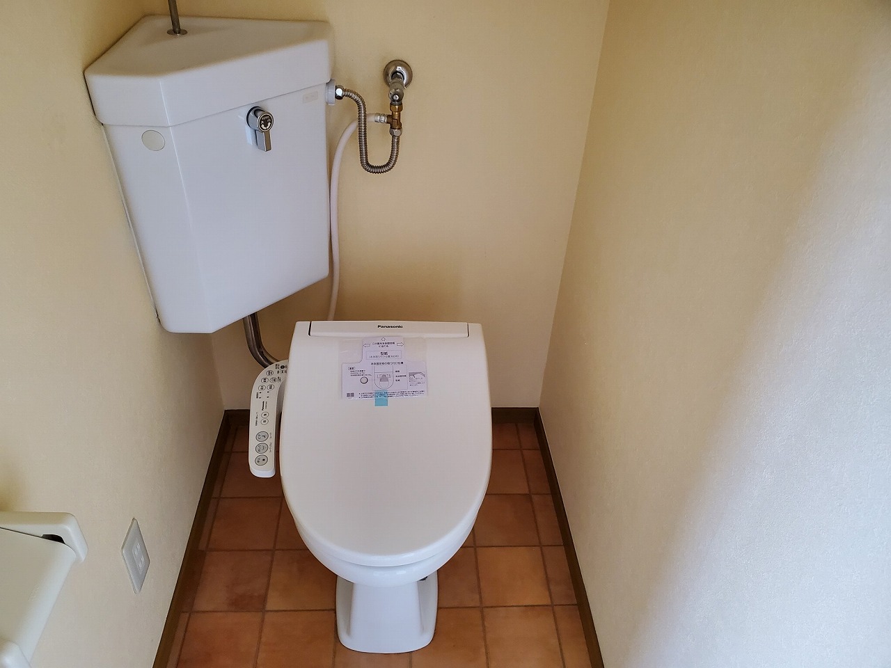 トイレ　お風呂・トイレ別のトイレ。ウォシュレット付きです。