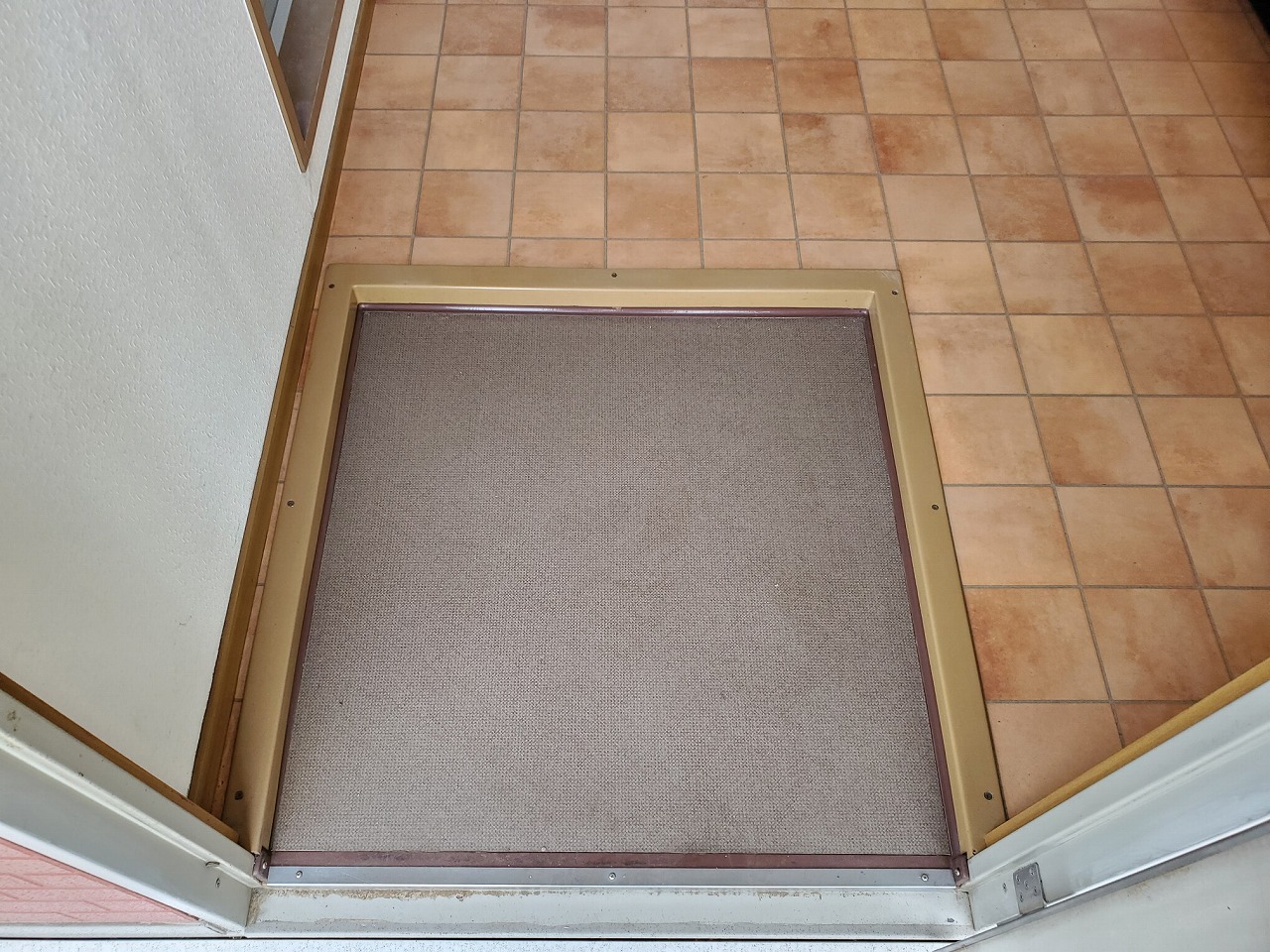 玄関　玄関です。