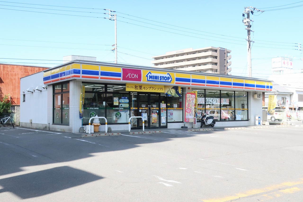 コンビニ　ミニストップ丸亀城西店（コンビニ）まで354m