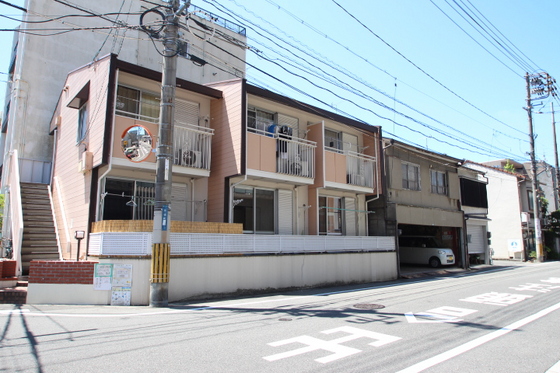 岡山市北区京橋町のアパートの建物外観