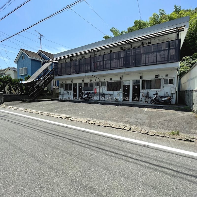 【コーポウエストの駐車場】