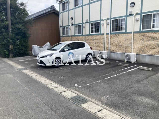 【刈谷市天王町のアパートの駐車場】