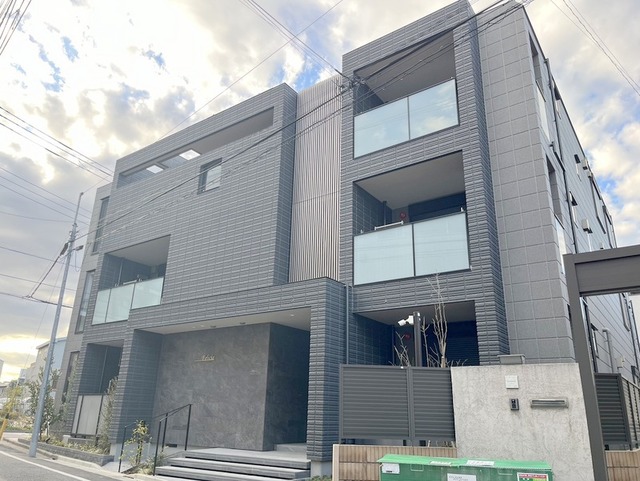 大田区西糀谷のマンションの建物外観
