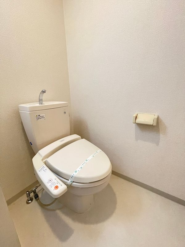 【大阪市中央区和泉町のマンションのトイレ】