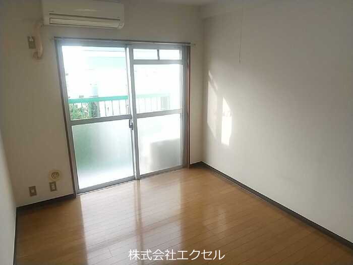 居室・リビング　南向きのお部屋です。