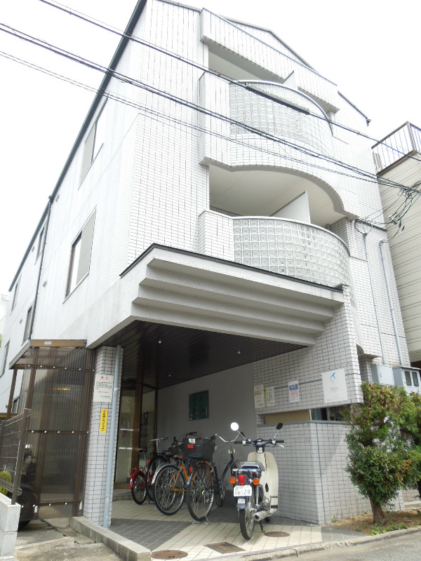 京都市東山区下梅屋町のマンションの建物外観