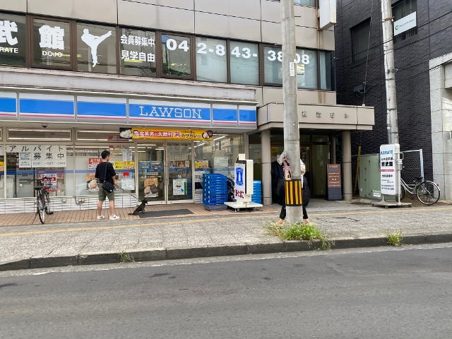 コンビニ　ローソン立川曙町一丁目店（コンビニ）まで330m