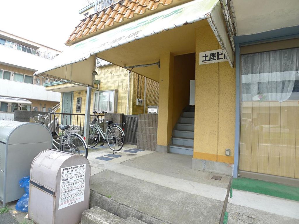 【松戸市上本郷のマンションのエントランス】