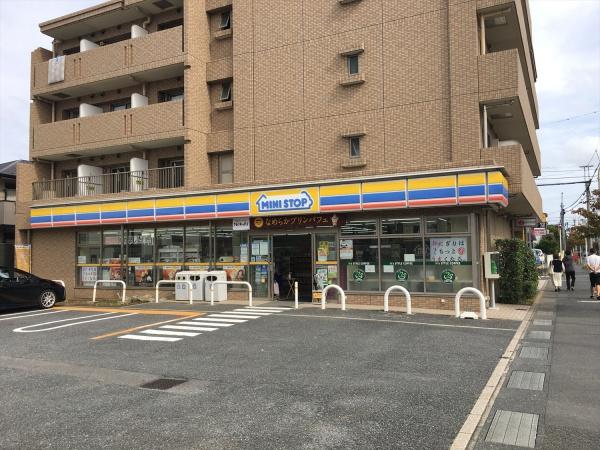 【市川市塩焼のマンションのコンビニ】