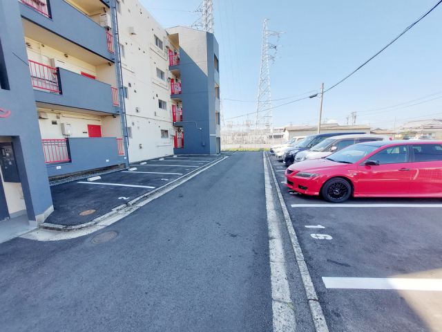 【松山市北条のマンションの駐車場】