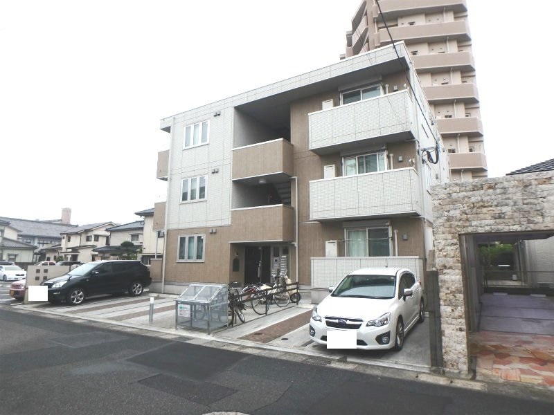 鹿児島市下荒田のアパートの建物外観