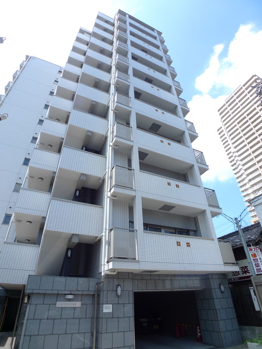 【草津市大路のマンションの建物外観】