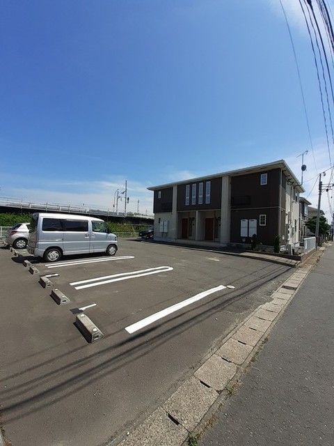 【メゾン田園リバーサイドＢ館の駐車場】