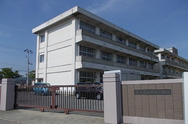 【メゾン田園リバーサイドＢ館の小学校】