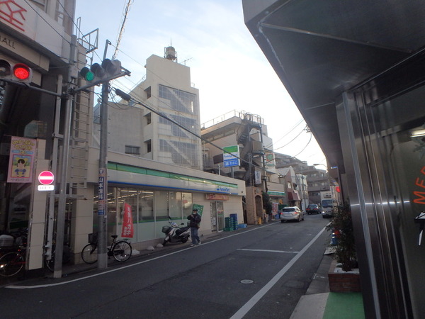 コンビニ　ファミリーマート十条仲原一丁目店（コンビニ）まで195m