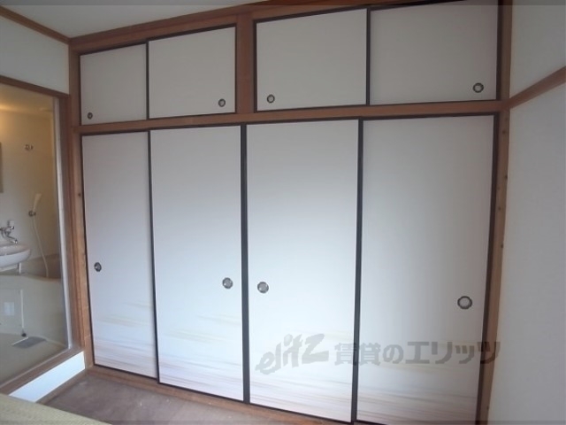 収納　押入