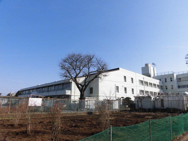 【小金井市中町のアパートの中学校】