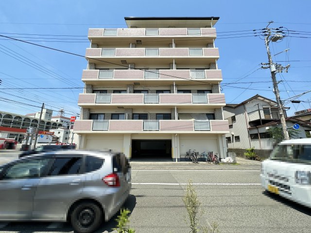 高知市稲荷町のマンションの建物外観