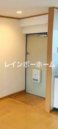 【鎌ケ谷市中央のマンションの玄関】