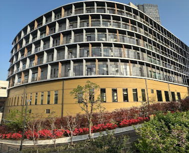 中学校　港区立 赤坂中学校（中学校）まで446m