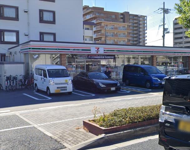 コンビニ　セブンイレブン（コンビニ）まで780m