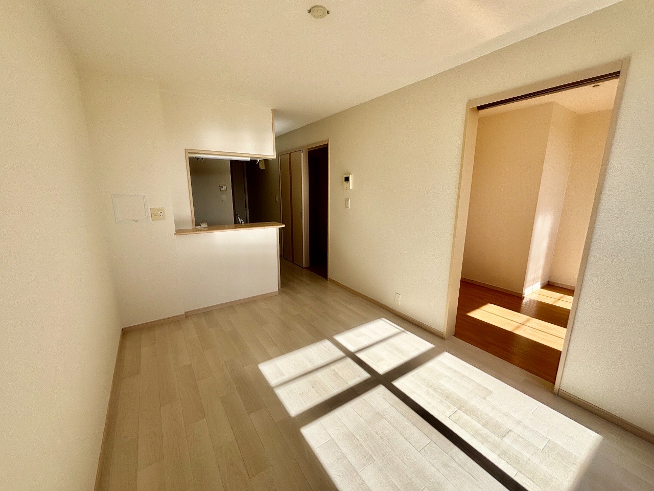 居室・リビング　リビング・明るいリビングです♪