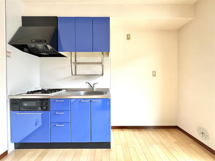 キッチン　ガスコンロ付キッチン！冷蔵庫もキッチン横に置けます！