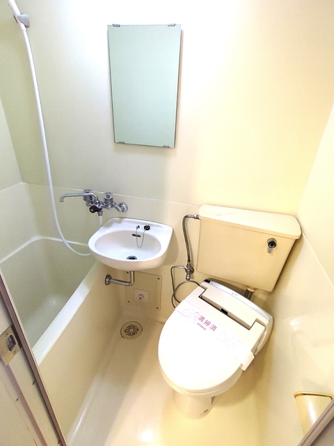 バス・シャワールーム　バストイレ同室です♪