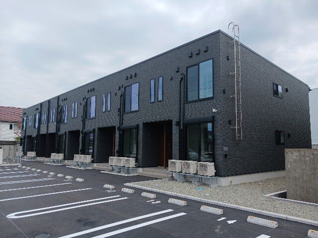 由利本荘市石脇のアパートの建物外観