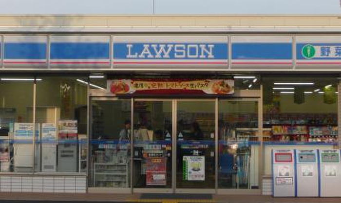 コンビニ　ローソン（コンビニ）まで127m