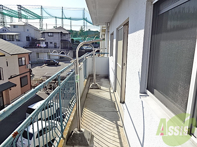 バルコニー　物干竿うれしいですね～、南向きで洗濯物も良く乾きますよ