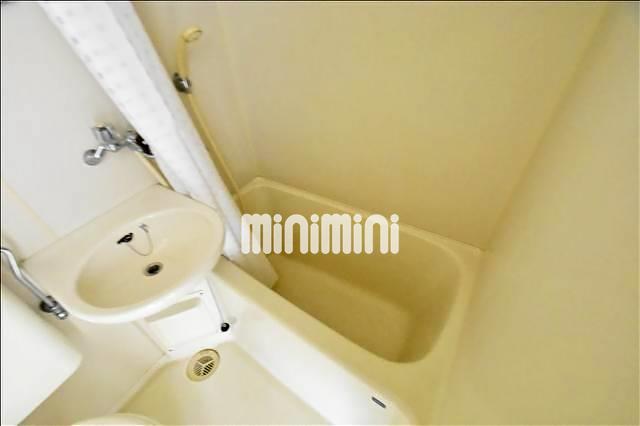 バス・シャワールーム　一日の疲れをいやすバスルームです