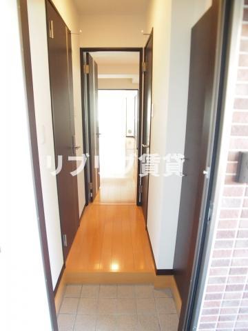 ＪＲ総武線 千葉駅 徒歩15分 4階建 築15年の玄関写真