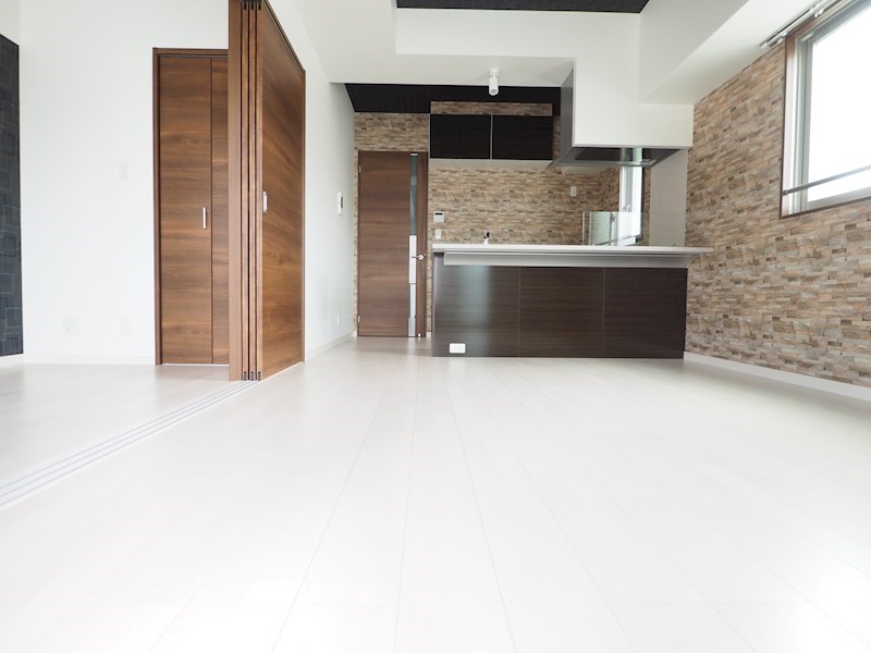 居室・リビング　高級感のある色合いのリビングです