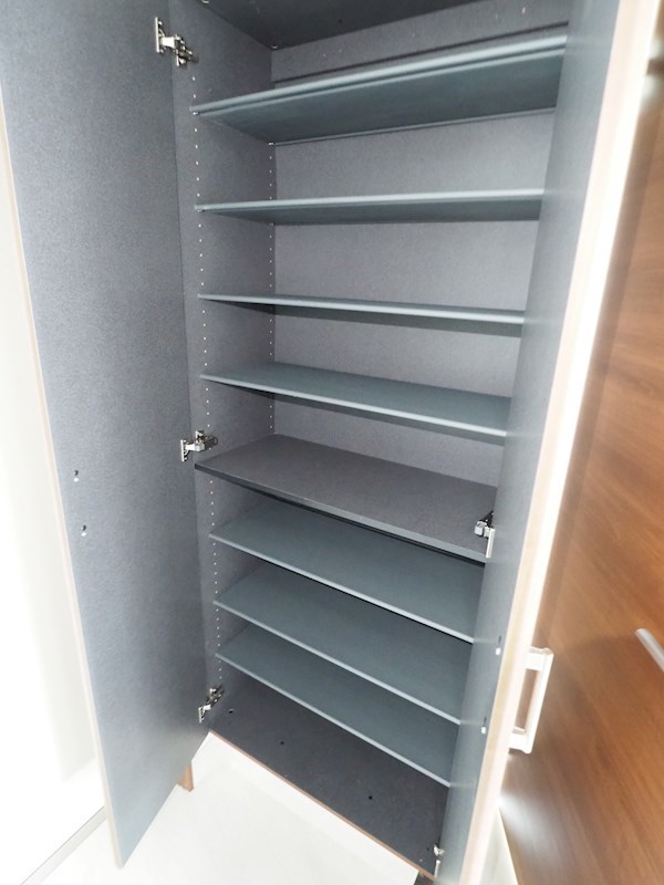 玄関　トールタイプのシューズクローゼットです