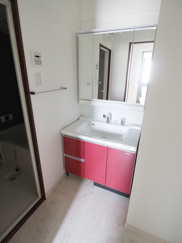 洗面設備　脱衣所あり。洗濯機置き場も室内です。