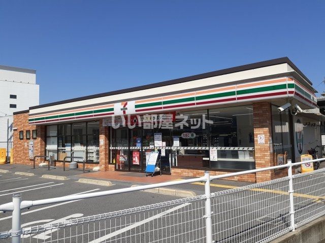 コンビニ　セブンイレブン 南彦根駅東口店（コンビニ）まで744m