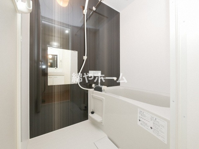 バス・シャワールーム　落ち着いた空間のお風呂です